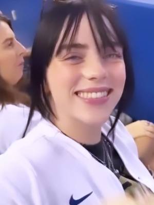 A post by @ilysmbils on TikTok caption: shes so cute #billieeilish #ilysmbils #tumblrgirl #billieeilishedit #fyp #cutebillieeilish #capcut #foryoupage 