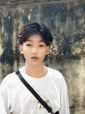 A post by @ on TikTok caption: ဝါးချနေတာ😅#fypシ @kaungkhantlin527 