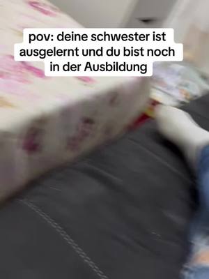 A post by @sinemundyesim58 on TikTok caption: 🤔 20€ die stunde #fy #foryou #foryoupage #pflege #ausbildung #schwester #hausaufgaben #bitteaufforyou 