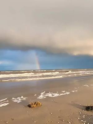 A post by @emmas.lieblingsinsel on TikTok caption: Moin ihr Lieben von der Insel. Diesen wunderschönen Regenbogen über der Ostsee, konnte ich gestern Nachmittag am Strand bewundern. Und es dauerte gar nicht lange und ein zweiter Regenbogen tauchte am Horizont auf. Dazu mehr im nächsten Video.  #unbezahltewerbung#usedom#inselusedom#ostsee#balticsea#strand#beach#urlaub#ostseeurlaub#november#regenbogen#meer#meeresrauschen 