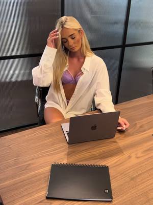 A post by @rosecassidy2.0 on TikTok caption: #trending 