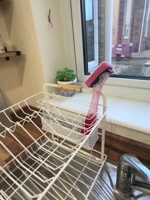 A post by @_livshome on TikTok caption: 𝐓𝐔𝐄𝐒𝐃𝐀𝐘 𝐊𝐈𝐓𝐂𝐇𝐄𝐍 𝐑𝐄𝐒𝐄𝐓🫧🧼🍽️ #CleanTok #cleaningmotivation #kitchen #kitchencleaning #kitchendecor #tuesdaymotivation 