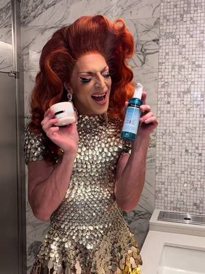 A post by @giselelullaby on TikTok caption: Avec le double nettoyage @neutrogena_ca personne peut savoir que je suis une drag queen! 😉 #pub #partenaireneutrogena #hydroboost