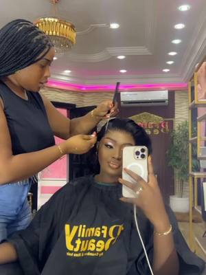 A post by @zxreoi on TikTok caption: #beautyfamilyhair #frontalinstallationclass #formationprofessionnelle #formationenlace #naturalhairstyles 