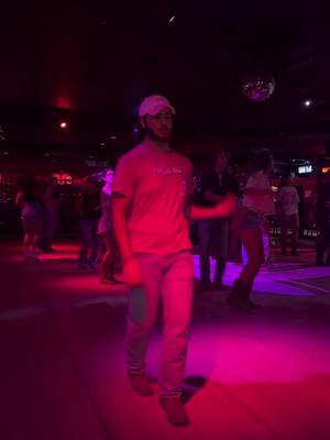 A post by @daviddelanuez_ on TikTok caption: Shawty got moves line dance🕺🏼🤠.     #roundupdavie #linedance #askingquestionslinedance #fyp #countryboy #countrybar #xbcyza 