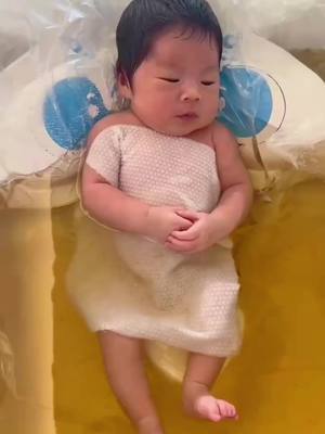 A post by @user2991380867816 on TikTok caption: Taking a shower is still preoccupied?#baby #cutebaby #cute #neonatus #babylove #babymama #babycute #fyp #babytiktok 