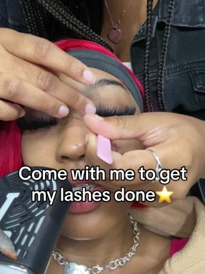 A post by @see.erra_ on TikTok caption: I LOVEEEEEE me a wispy set😍😍😍Thanks to my Sis Book with: Dimesbeautytouch on IG #chicagolashtech #wispylashes