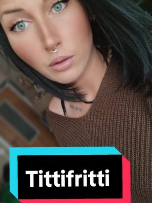 A post by @fraumietz on TikTok caption: ist doch ne gute Idee 🤷🏻‍♀️ fraumietz #tittifritti #obenohne #pommesbude #hängebrüste