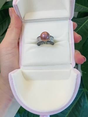 A post by @ajewelryshop_ on TikTok caption: Edison pearls ring #swsjewelery #jewelry #pearlsjewelry #pearlring