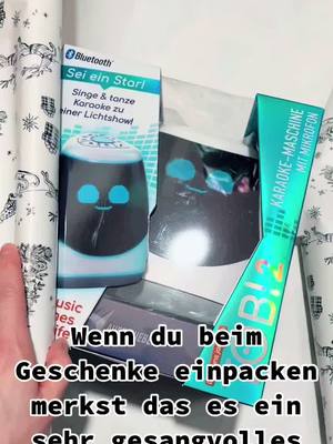 A post by @vi_schoen on TikTok caption: #karaoke #weihnachten #kinder #singen #vischön