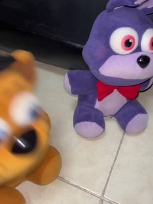 A post by @alfredo.fazbear on TikTok caption: HOLA A TODOSSS  #fyp #fnaf #alfredo_fazbear #fivenightsatfreddy #fnafmovie #plushies #fnafplushies #humor #bonnie #freddyfazbear 