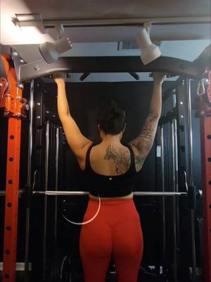 A post by @rezilientfitness on TikTok caption: Back & Bicep day ⌛️💪🏾 #backandbiceps #gymtiktok #FitTok #fitness #health #fyp #womenownedbusiness