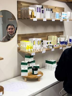 A post by @itscaarlashley on TikTok caption: BON PLAN SUR LYON : K-BEAUTY SHOP 🇰🇷🤍 i need a glass skin >>   #CapCut #kbeauty #bonplan #koreanskincare #bonneadresse #kskincareproducts #coreedusud #fyp #pourtoi