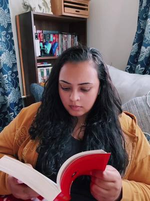 A post by @princessandthepaperback on TikTok caption: My official introduction to booktok. #BookTok #acotar #books #bookworm #booktoker #tog #throneofglass #sarahjmaas #sjm 