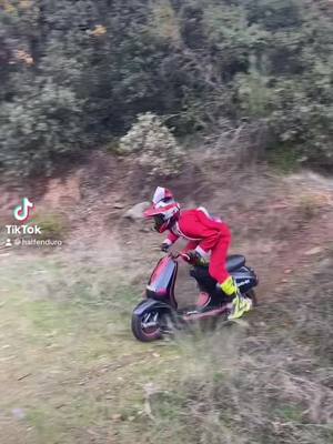 A post by @halfenduro on TikTok caption: Feliz papa #vespa noel 😂😂😂