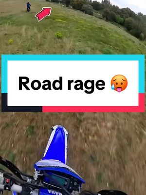 A post by @27_enduro on TikTok caption: Road rage..Un scénario qui aurait pu mal finir.. 🥵 Moment stressant à moto 😨 #roadrage #enduro #motocross #dirtbike #motorcycle #moto #pourtoi #fyp 