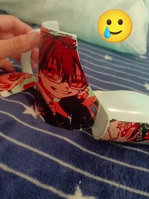 A post by @karuto.cos.7 on TikTok caption: Mi taza nooo mi taza, estaba limpiando y se cayó 🥲 la tengo desde que terminó el anime nooooooooooooo