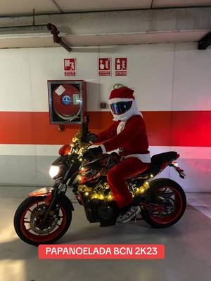 A post by @acerider_ on TikTok caption: Papanoelada 2023 BCN🎅🎅 Evento increíble, aunque más increíble la sonrisa que le hemos sacado a los mas pequeños ✌️ #papanoelada #papanoeladamotera #papanoeladabcn  #motorbike #mt09 #Viral #parati #motorcycle #yamaha #A2 #mt07 #moto #fyp #foryou #bikelife #motero #CapCut #paratipage #rideordie🤘🏻 #rider #ride #gas #Lifestyle #viralvideo #trend #trending #newtrend 