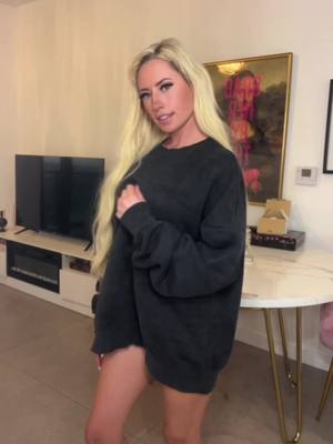 A post by @itsihartkristy on TikTok caption: #cute #girl #egirl #viral 