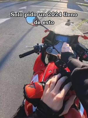 A post by @_judas66 on TikTok caption: Y quizás una nueva moto😏 #insta360x3 #moto #cbr #cbr650r #biketok #biker #honda #bikerboy 