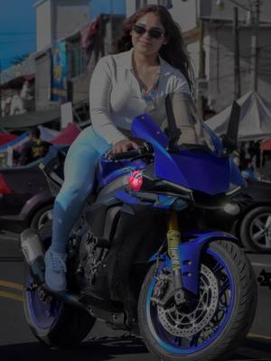 A post by @bereherrera02 on TikTok caption: #CapCut #viral #foryou #fyp #parati #3marias #video #motos #R1 #yamaha ig:bere_herrera29