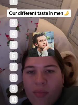 A post by @sofiaaaaapenas on TikTok caption: @Clau needs fo watch normal people 