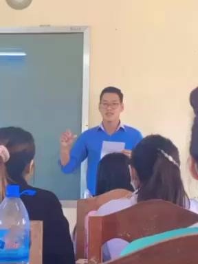 A post by @srovengly on TikTok caption: ខ្លឹមសារ 10% កាយវិការ 90% ណាគេខ្លះ ពេលឡើង presentation ចេញមុខមក 🤣