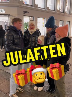 A post by @sentralbanken on TikTok caption: Julaften🎄🎁 Vi ønsker alle en riktig god jul🫶🏼 #julaften #julekalender #oslo #mysterybox 