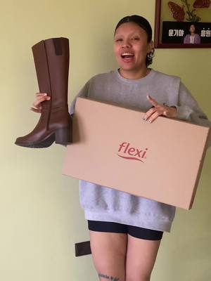 A post by @1helenaconh on TikTok caption: hoy les traigo otro haul curseado uwu y toda mormada xq tengo gripa jaja #navidadflexi #astetik #botas 