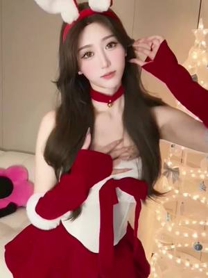 A post by @abnormalcenter on TikTok caption: merry Christmas😘😘😘😘❤️❤️🥰#foryoupage #abnormalcenter #かわいい #fypシ #fypシforyoupageシtiktok #girl #beauty #girlxinh 