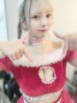 A post by @kuon___maria on TikTok caption: 1日遅れてやってきましたメリクリ🎅🎁今年はみんなと一緒で寂しくなかった🫶　#fyp #メリークリスマス #クリスマス 