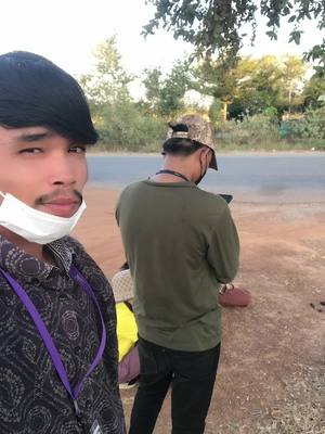 A post by @savanh9998 on TikTok caption: #ពេលខ្លះចង់ជប់#សំម្រាកពីរការងារ នឹងដែរ🙏😌🙏🙏🙏