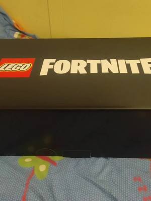 A post by @riusplay on TikTok caption: ME HA LLEGADO UNA CAJA DE LEGO FORTNITE! #humor #parati #fyp #loscompas #riusplay #rius 