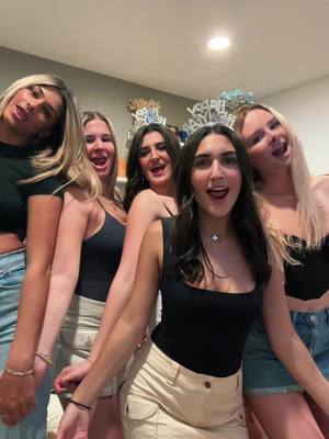 A post by @arianna.delrooz on TikTok caption: love them