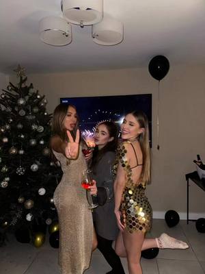 A post by @samanthaxleigh on TikTok caption: Ending the year with a night full of nothing but love, laughter, drinks, games and good food 🥰 feeling 10/10 grateful 🤍#2023 #2024 #newyear #fyp 