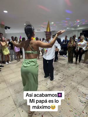 A post by @stefi_fitcoach on TikTok caption: 6 años pasaron para poder bailar de nuevo con el❤️✨ #añonuevo #venezuela #pty #viral #navidadenlaplaya #tambor 