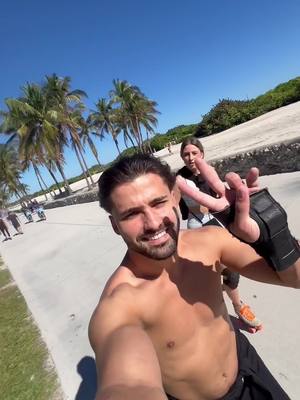 A post by @kostadinovicmarko on TikTok caption: Miami 🌴 🛼 #kosta #CapCut #fürdich #fypシ #foryoupage #enjoylife #miami #miamibeach #rollerblade 