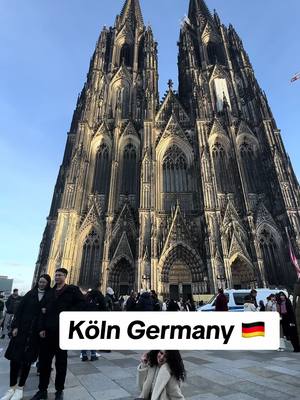 A post by @ on TikTok caption: Köln im Wandel Mein Mini-Vlog durch die Stadt auch während des Hochwassers #köln #hochwasser #shopping #kölnringe  @𝑨𝒕𝒍𝒂𝒏𝒕𝒊𝒄🏕️🏄‍♂️  @𝑨𝒕𝒍𝒂𝒏𝒕𝒊𝒄🏕️🏄‍♂️ 