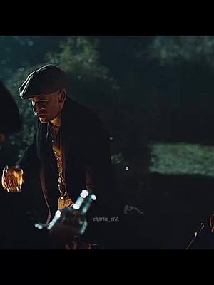 A post by @el_eskelerr18 on TikTok caption: ❌ FAKE GUN ❌ FAKE SITUATION ❌ ALL IS FAKE ❌ Qué harás conmigo Michael? uwu! #parati #peakyblinders #tommyshelby #arthurshelby #johnshelby #michaelgray #fyp #viralvideo #charlie_s #charlie_s18 #eleskelerr18 #foryou #foryoupage  #CapCut 