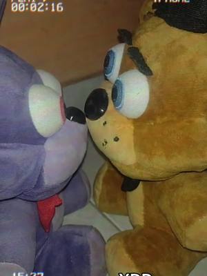 A post by @fnafero5 on TikTok caption: #fnaf #fnafmovie #plushies #plushiesfnaf #plushiesfnafhistoria #fivenightsatfreddy #fnaf #fnafhumor #fnafedit #freddy #bonnie #chica #foxy #goldenfreddy #williamafton #springtrap #fyp #fypシ゚ #parati #apoyotiktok 