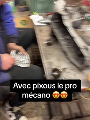 A post by @by_bike.likes_ on TikTok caption: En mode Remontage Carter de transmission Nitro avec pixous 🛠️☠️ ps: si c’est genre de vidéo, vous intéresse dites-le-moi, je peux vous en faire 👼 ##nitro50##mecaniquemoto##cartairedemoteur##dt50##gitanerie##meca50