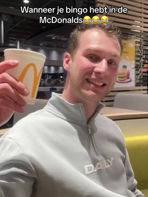 A post by @saradol on TikTok caption: Hij riep bingo, maar hij had helemaal geen bingo😂😂 #mcdonalds 