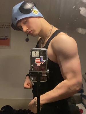 A post by @willmd14 on TikTok caption: Cest @Aurel qui ma forcé☺️😘  Insta: willmd14 #gym #musculation #hot #fypシ #pourtoi #aesthetic #GymTok #gymmotivation #gymrat 