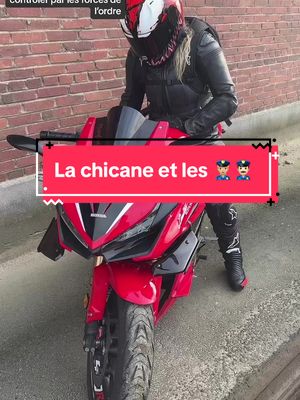 A post by @mxfox59 on TikTok caption: 😂🤫  #motarde #moto #froid #nordpasdecalais #punisher #hjc #honda #marvel #geek #blonde #carnage #motorsports #motorcycle #cold #cbr #pourtoi #fyp