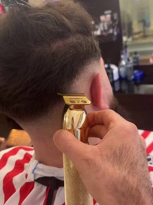 A post by @habibi.barbershop on TikTok caption: #barber #danmark #kolding #habibibarbershop💈 #VoiceEffects #fyp #frisør #omg #habibi #janfrisør #tiktok 