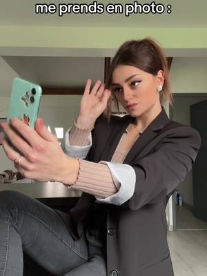 A post by @manonysmal_off on TikTok caption: Cest tellement vrai.. 🤣 ( heureusement que j’ai changé de téléphone.. lol..)  dc : elysha.off 