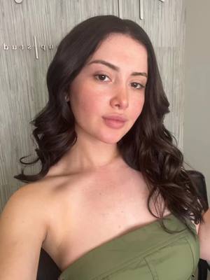 A post by @melaniiegarza on TikTok caption: 💚✨ Makeup by @Clara Gonzalez Mua💄 #fyp #foryou #makeup 