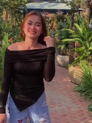 A post by @jeepisey1 on TikTok caption: #CapCut 🌷🫶🏻#កូនអ្នកកណ្ដាល🖤🥰🤘🏻 #tropicpark 