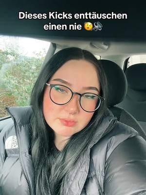 A post by @minou.ale on TikTok caption: liebe die kicks von rooler 🤩🔊 #fyp #rooler #move2dabeat #viral #gabber #kicks #fy #gabbertok #foryou 