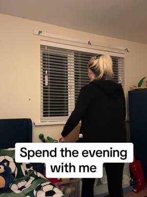 A post by @chloesweeney78 on TikTok caption: Who else is planning their evenings around love island 😂#Vlog #nightroutine #LoveIsland #fyp #mumsoftiktok 